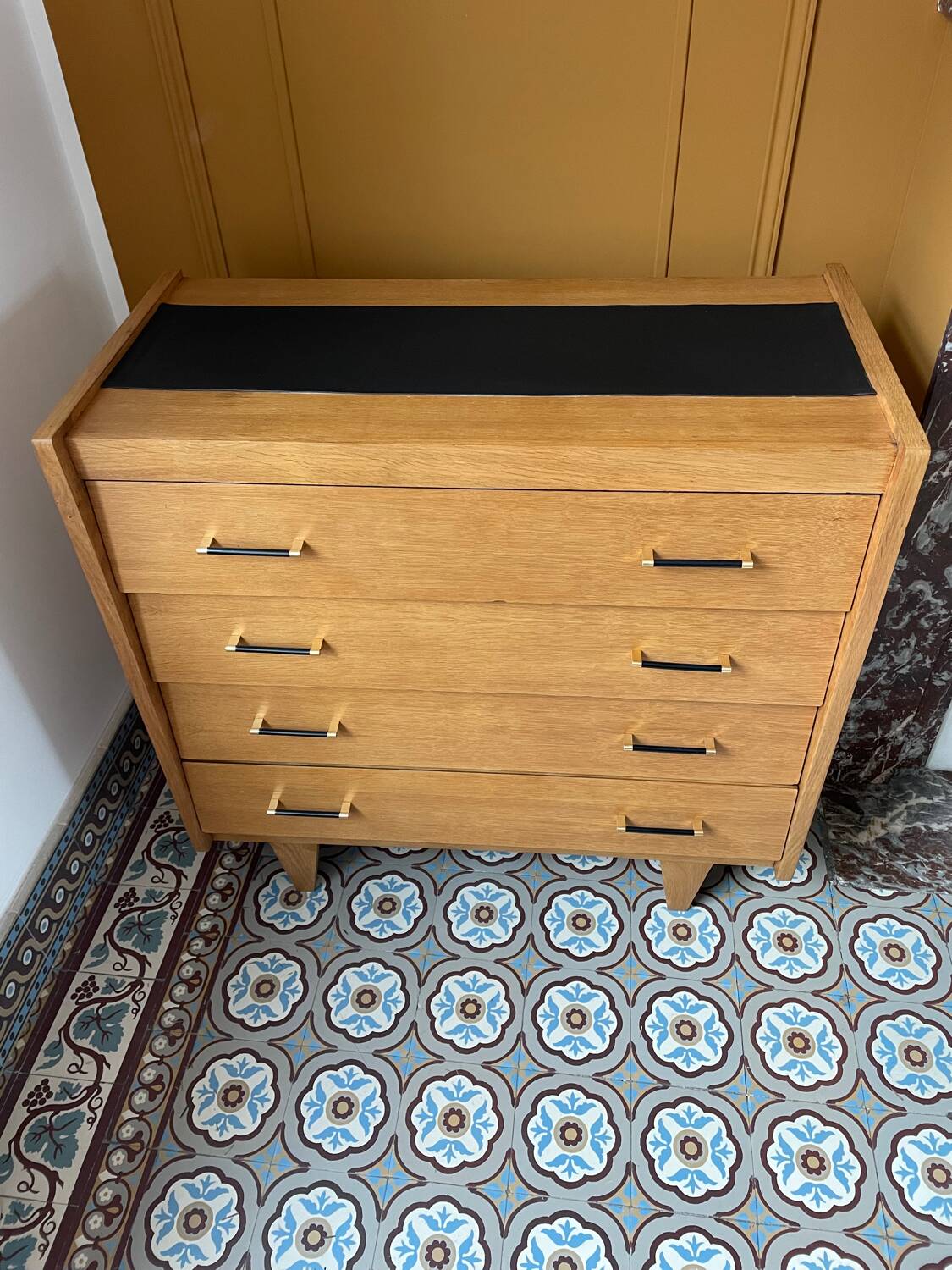 Vintage wooden chest of drawers