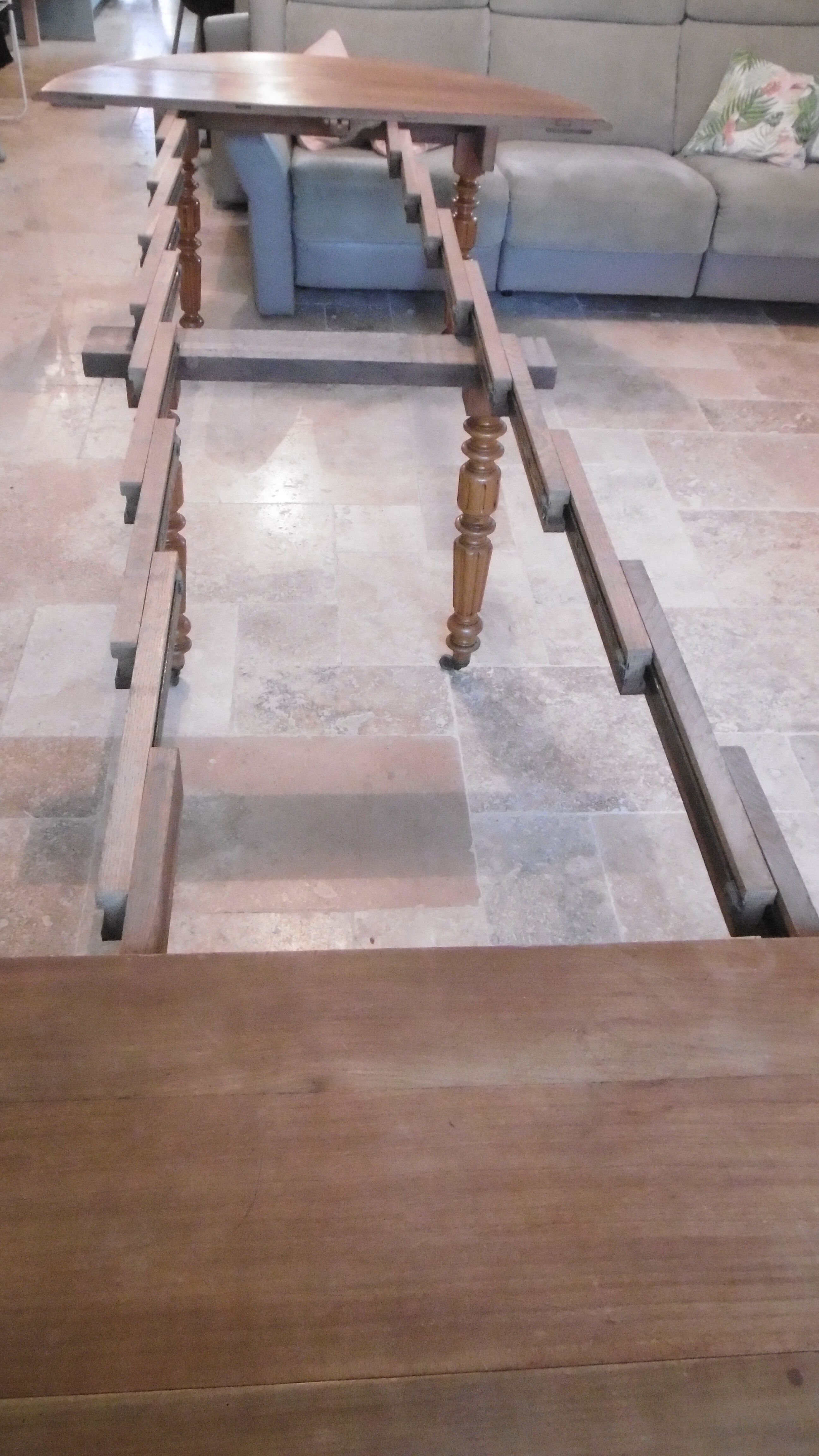 Table 6 feet with two extensions in Cherry