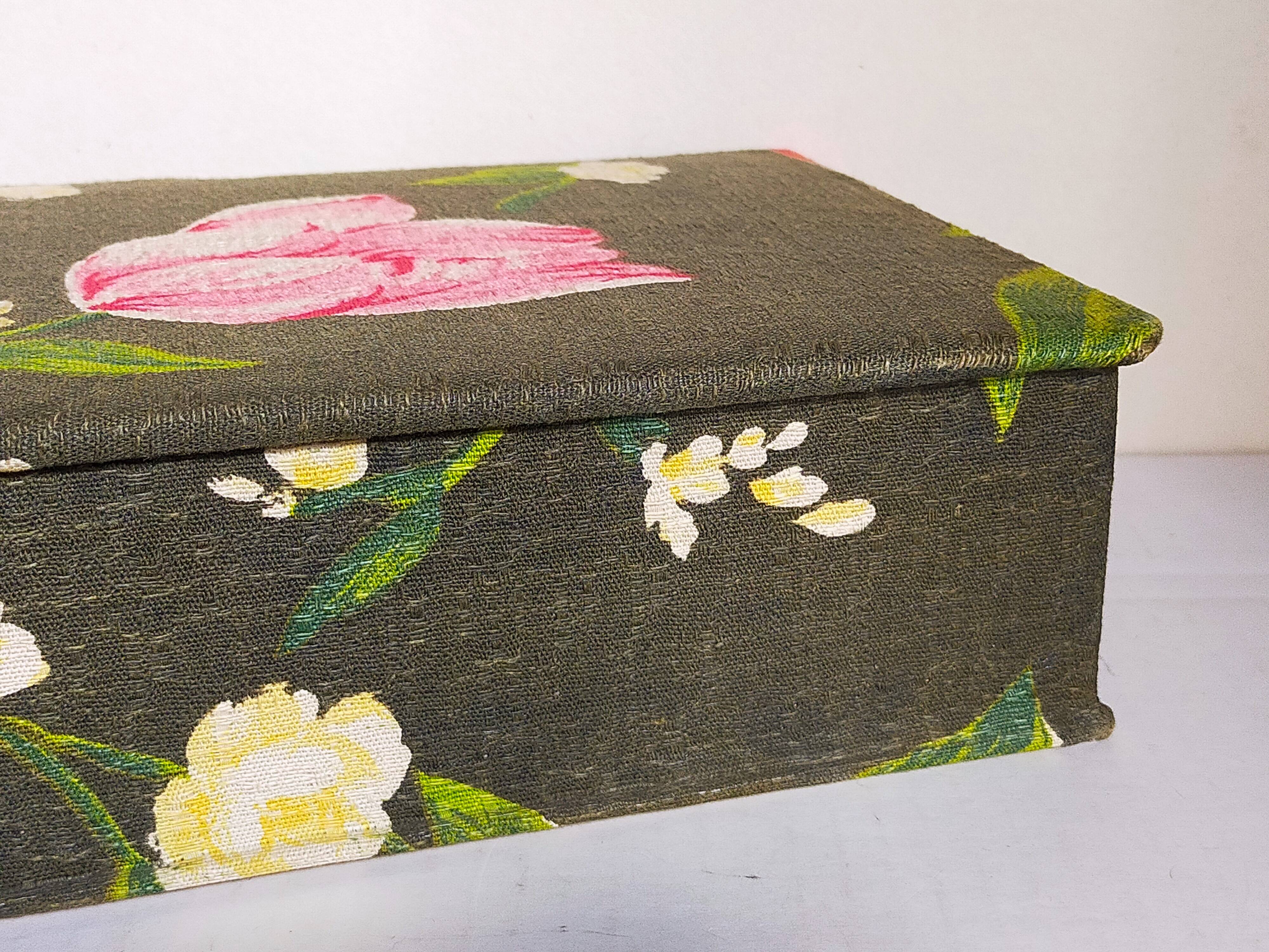 Box padded with old fabric
