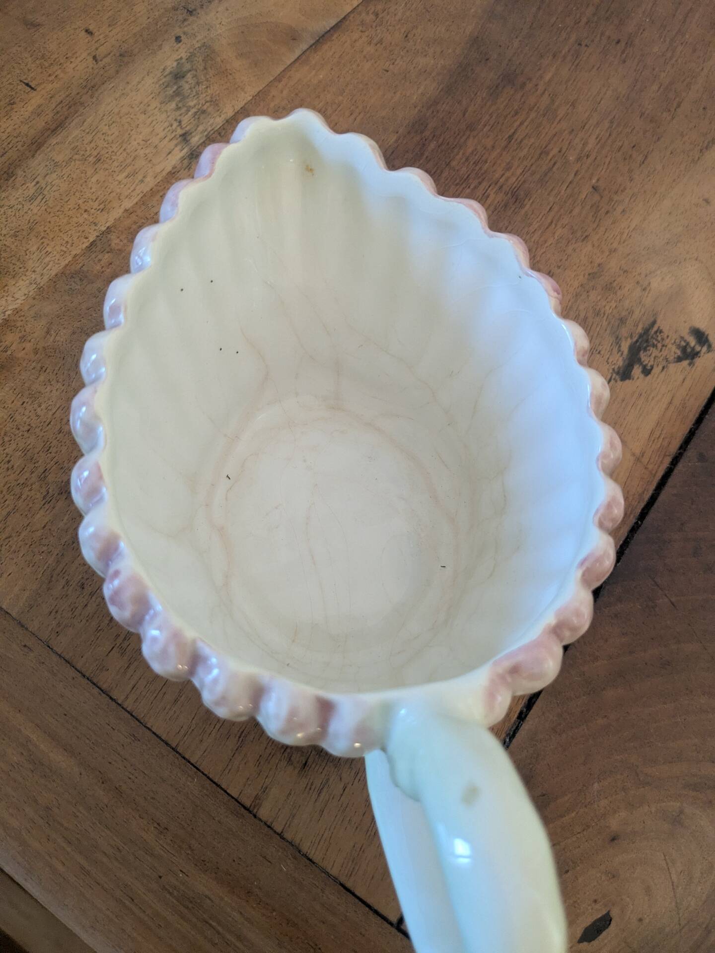 Gravy boat in slipware