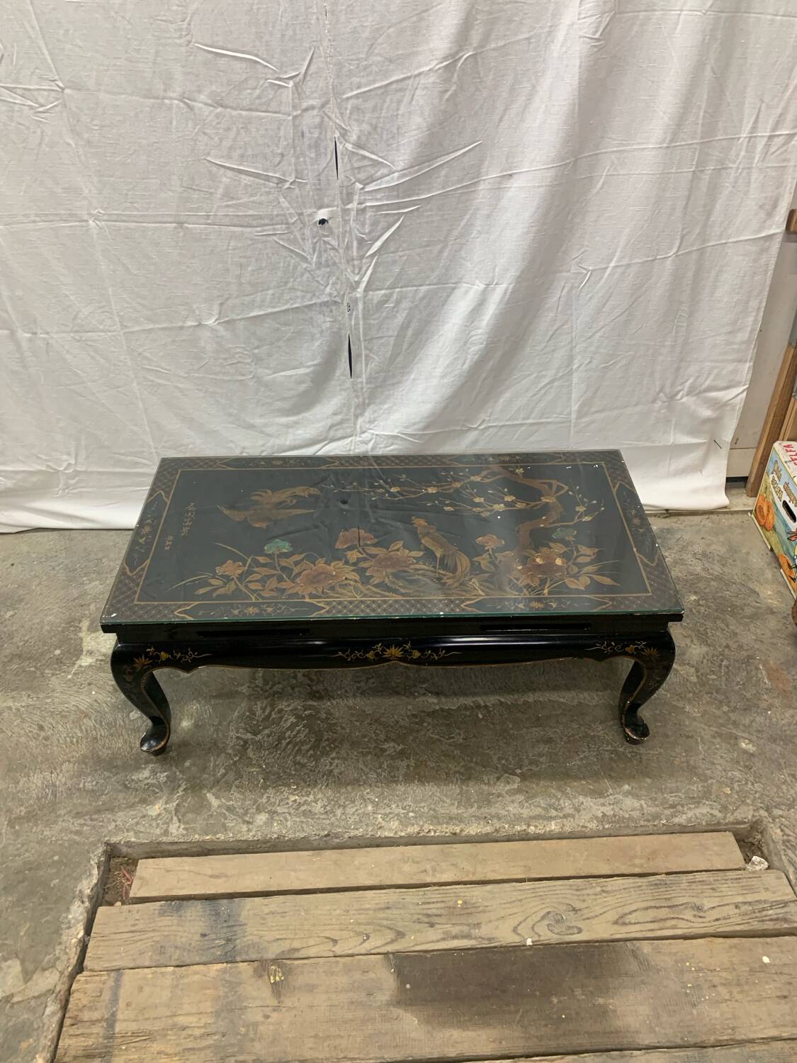 Vintage Japanese-style coffee table in painted lacquered wood