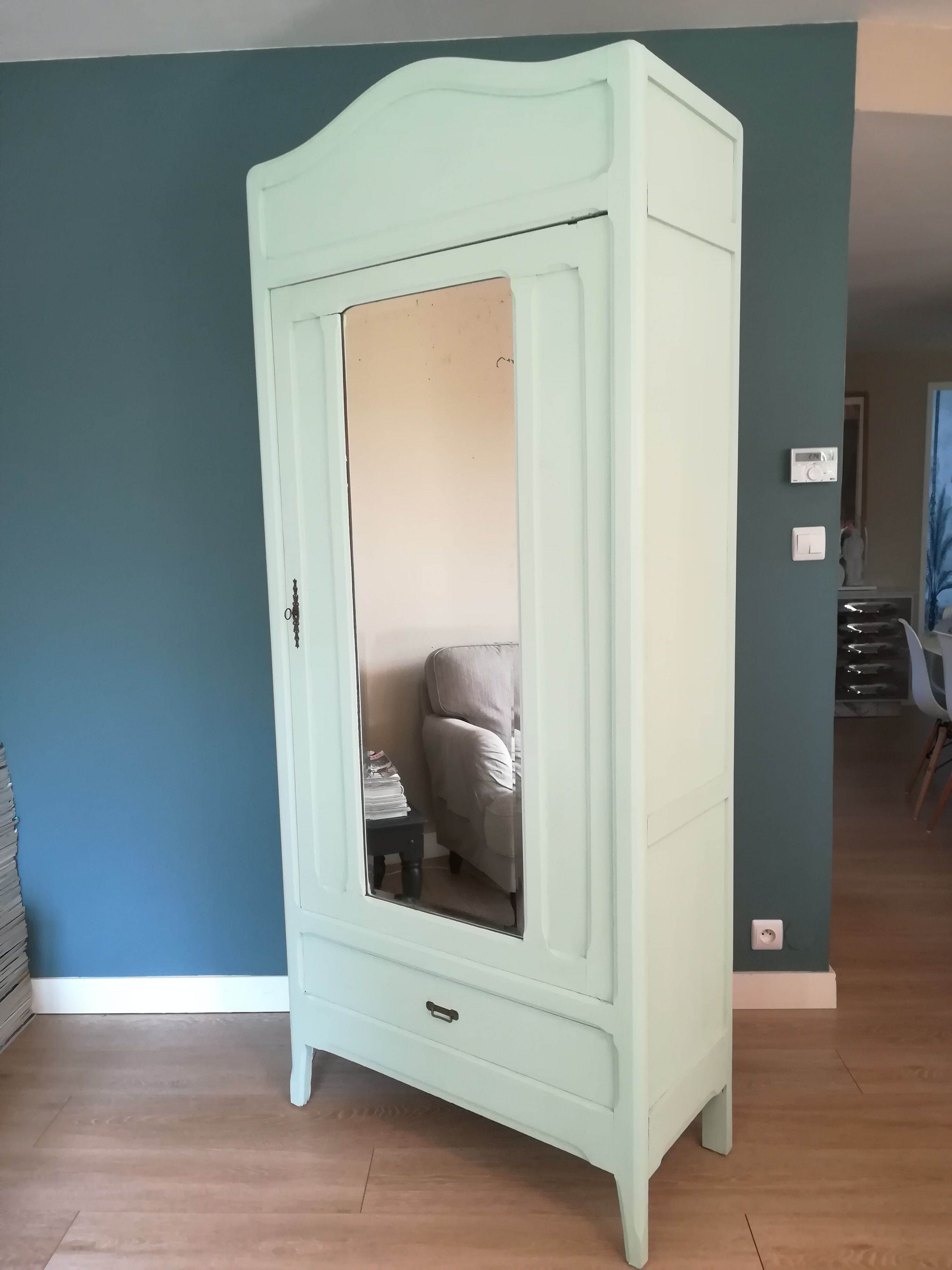 Parisien wardrobe 30 years