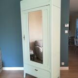 Parisien wardrobe 30 years