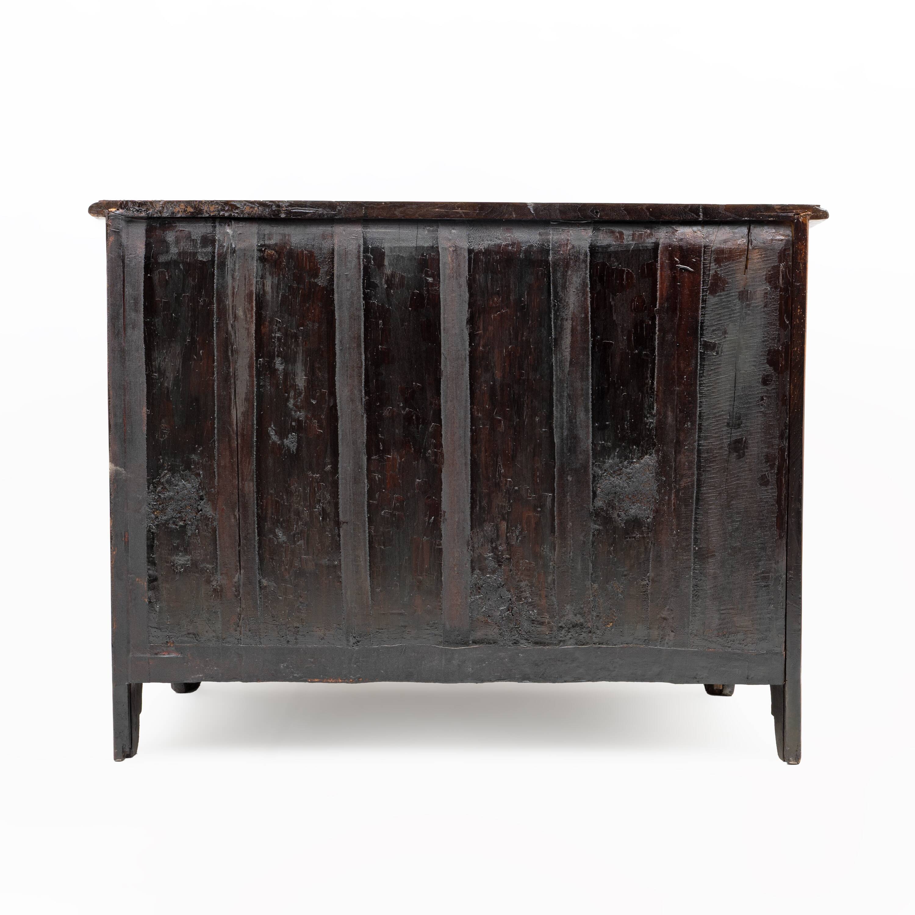 Chest of Drawers in Solid Italian Walnut with Maple Inlays, late 18th