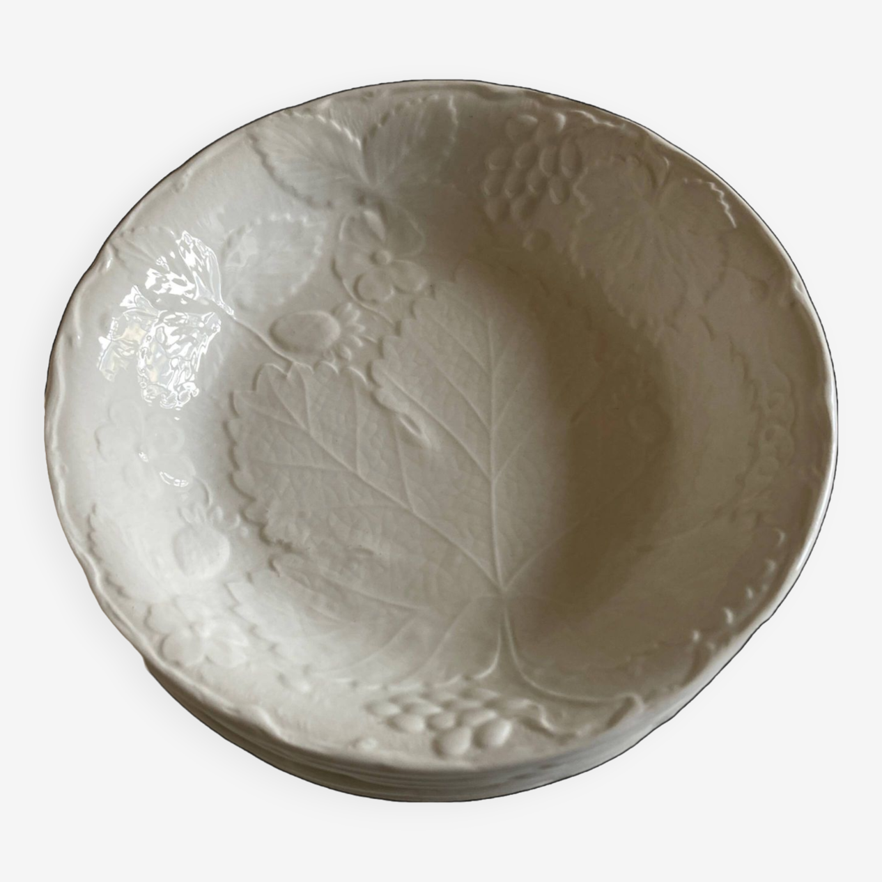 An English Davenport Ceramic Platter An English Davenport Ceramic Platter