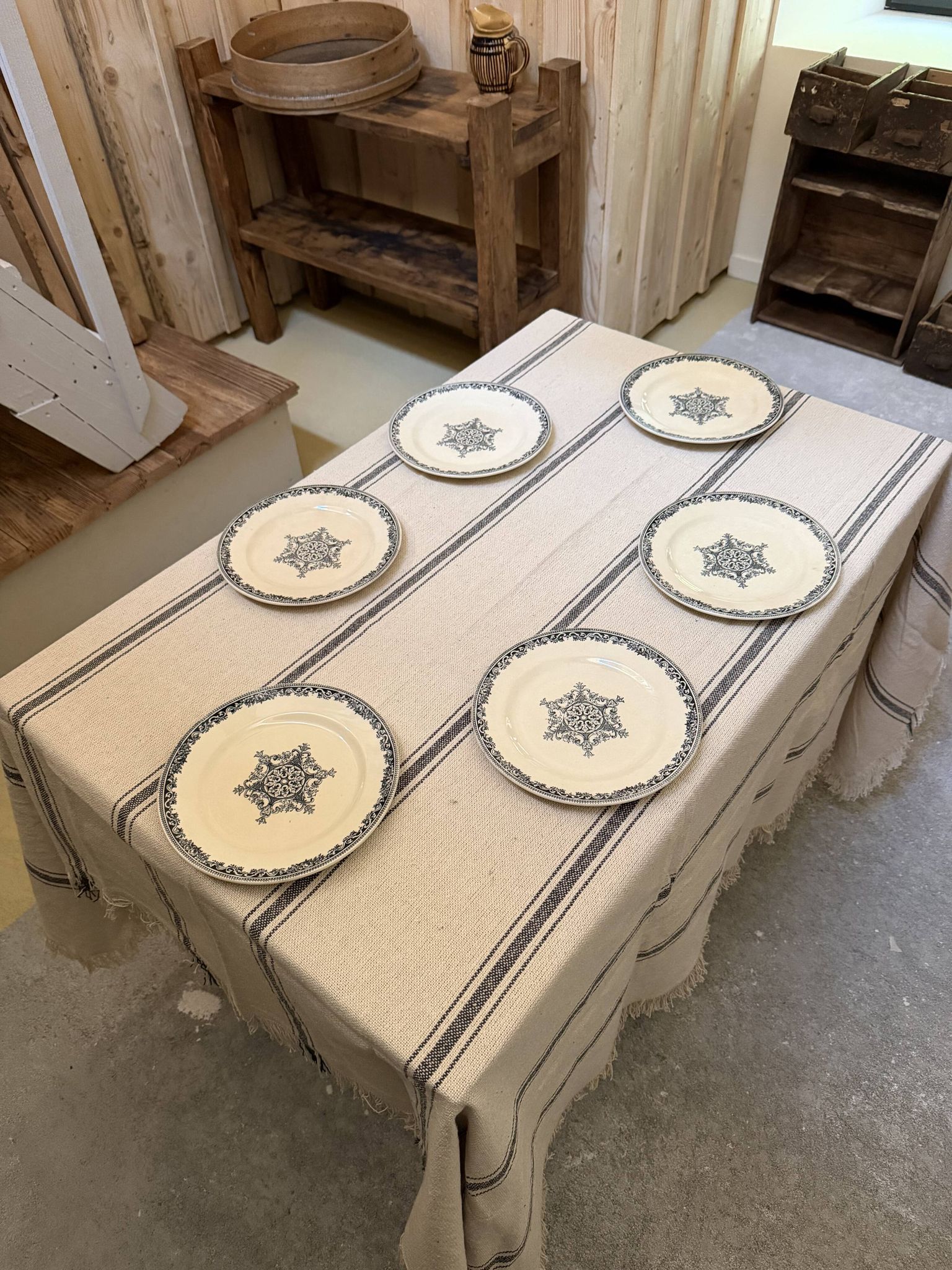 Flat plates Jules Vieillard Bordeaux in ironstone