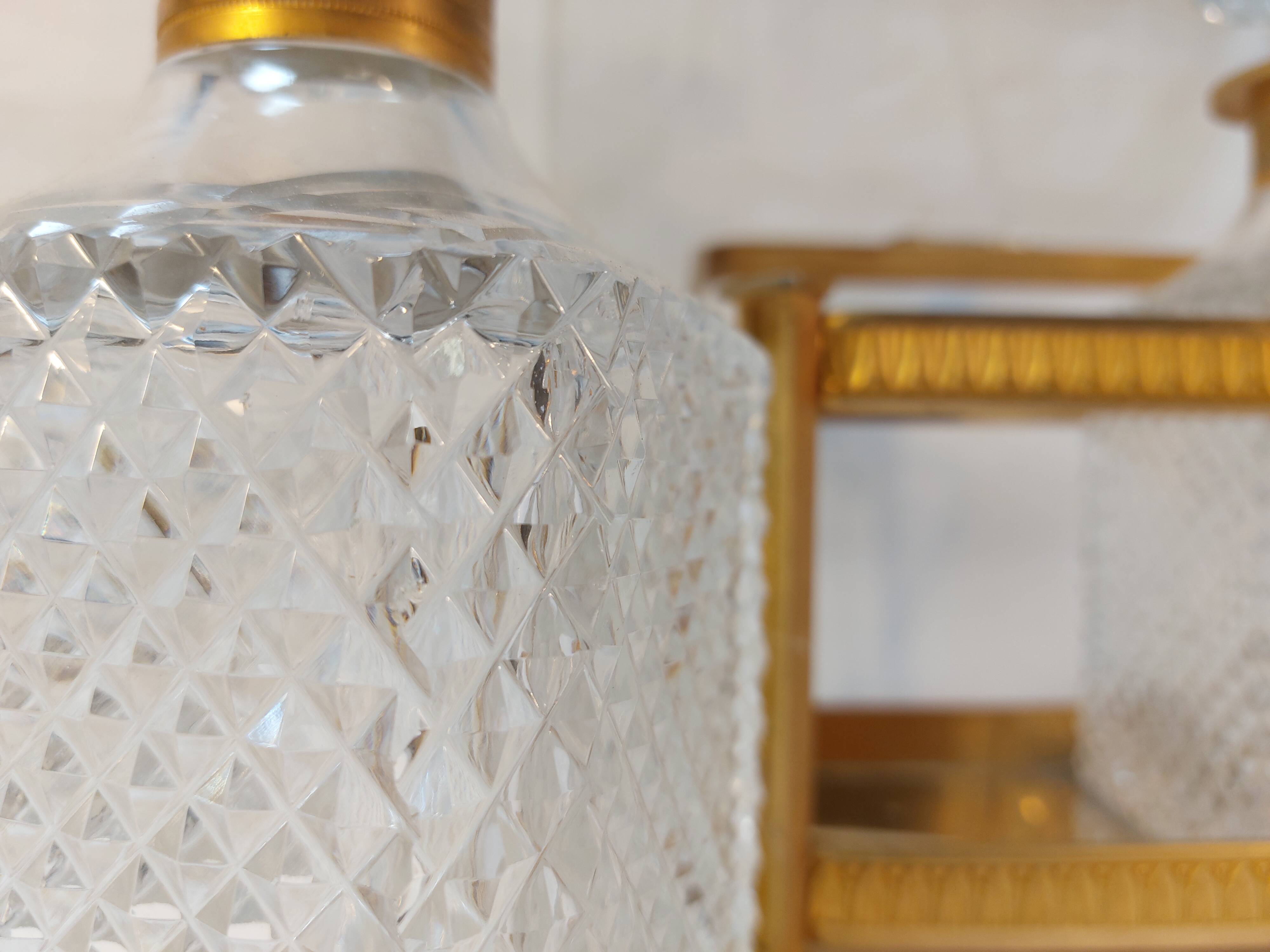 Whiskey cellar called "Tantalus" - Servant of 2 cut crystal carafes