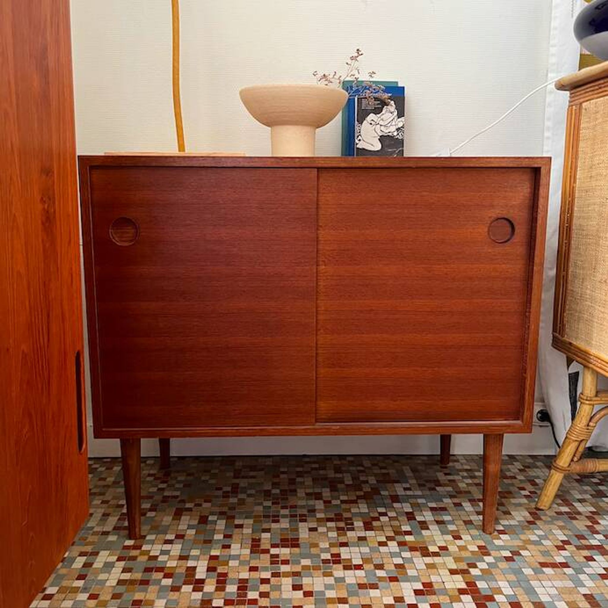 Buffet en teck à portes coulissantes, 1960