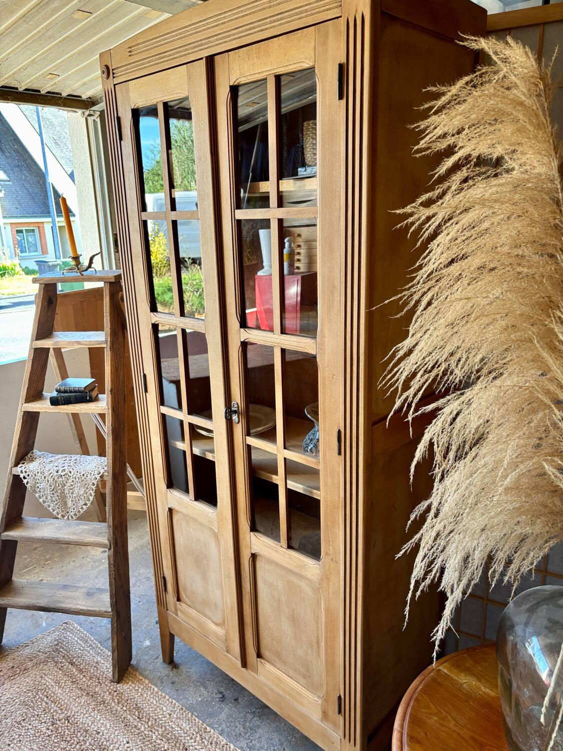 Parisian display case in raw wood