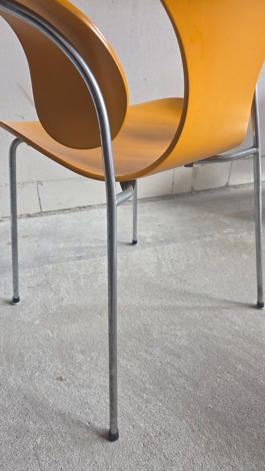 Arne Jacobsen Seaugull by Fritz Hansen