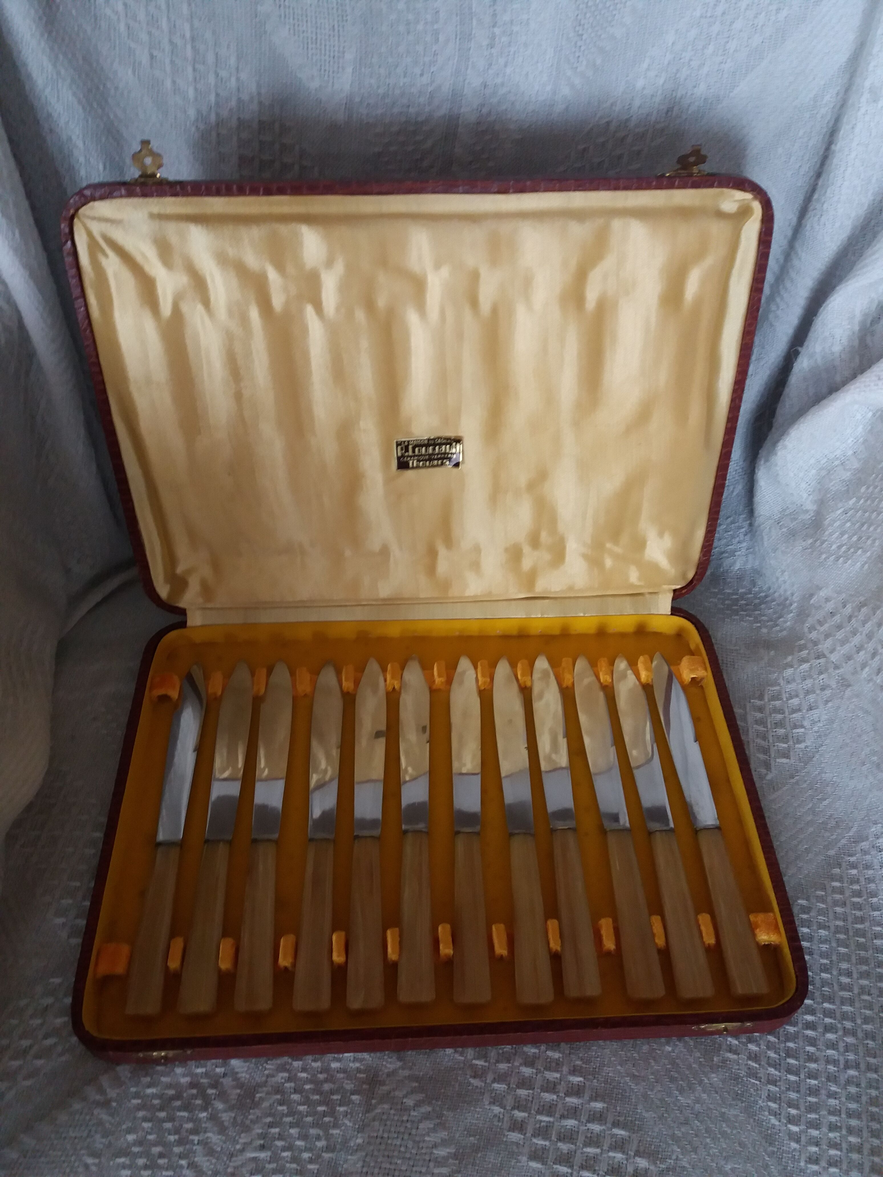 Knives in their snakeskin look box