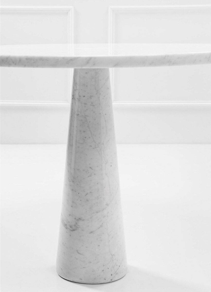 Table Eros en marbre blanc par Angelo Mangiarotti pour Skipper, années 1990.