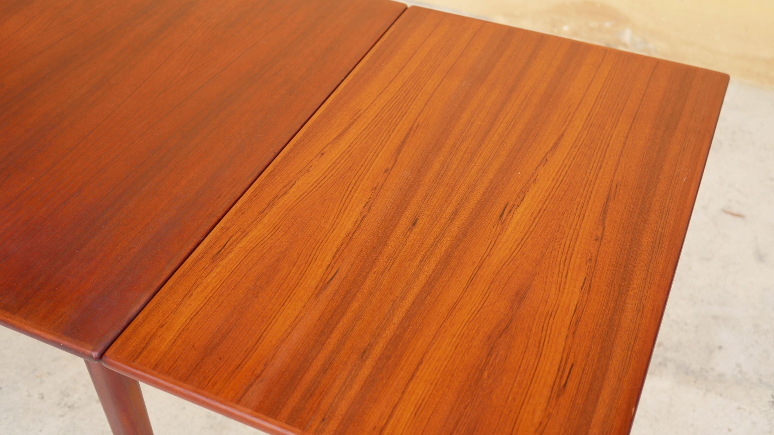 Scandinavian teak expandable dining table by Farstrup Mobelfabrik editions