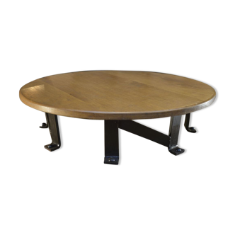 Round industrial coffee table in metal oak top