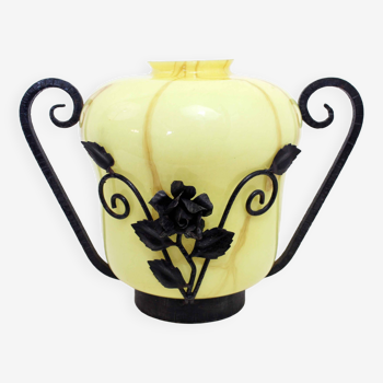 Art Deco vase in glass and wrought iron