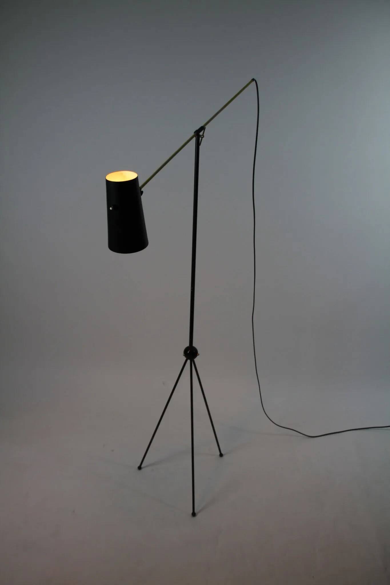 Lampadaire tripode "Canne à pêche" moderniste suédois – Suède, années 1950