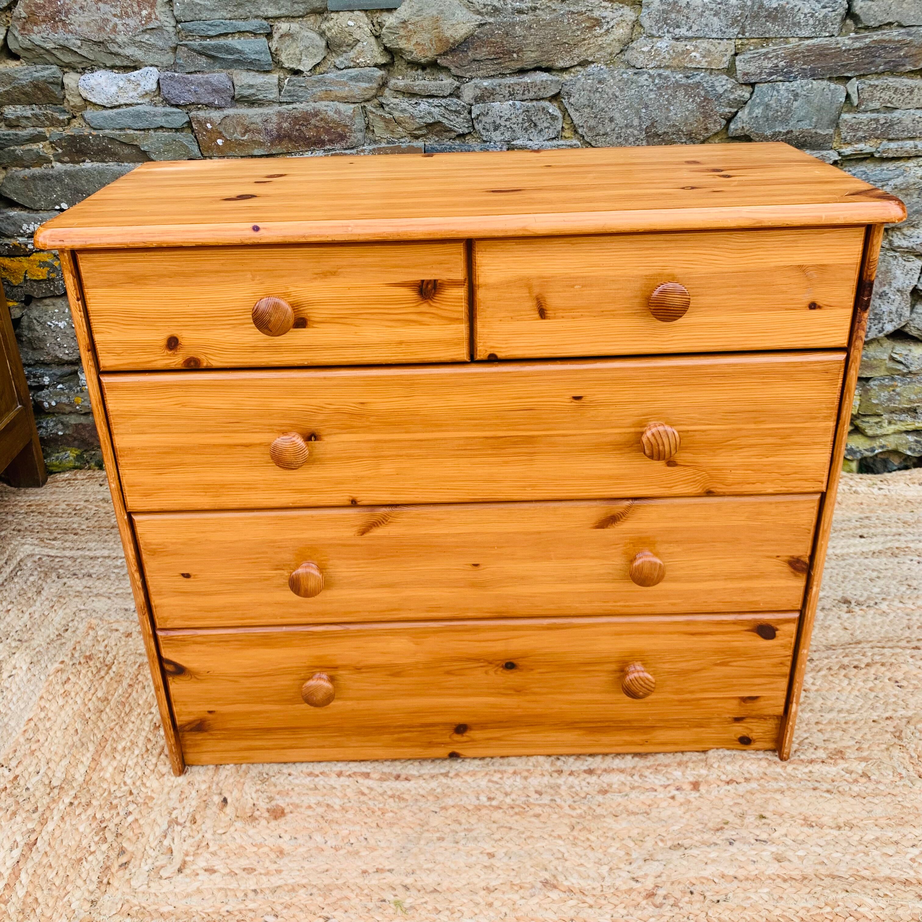 Pine chest of drawers