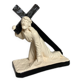Jésus christ portant la croix