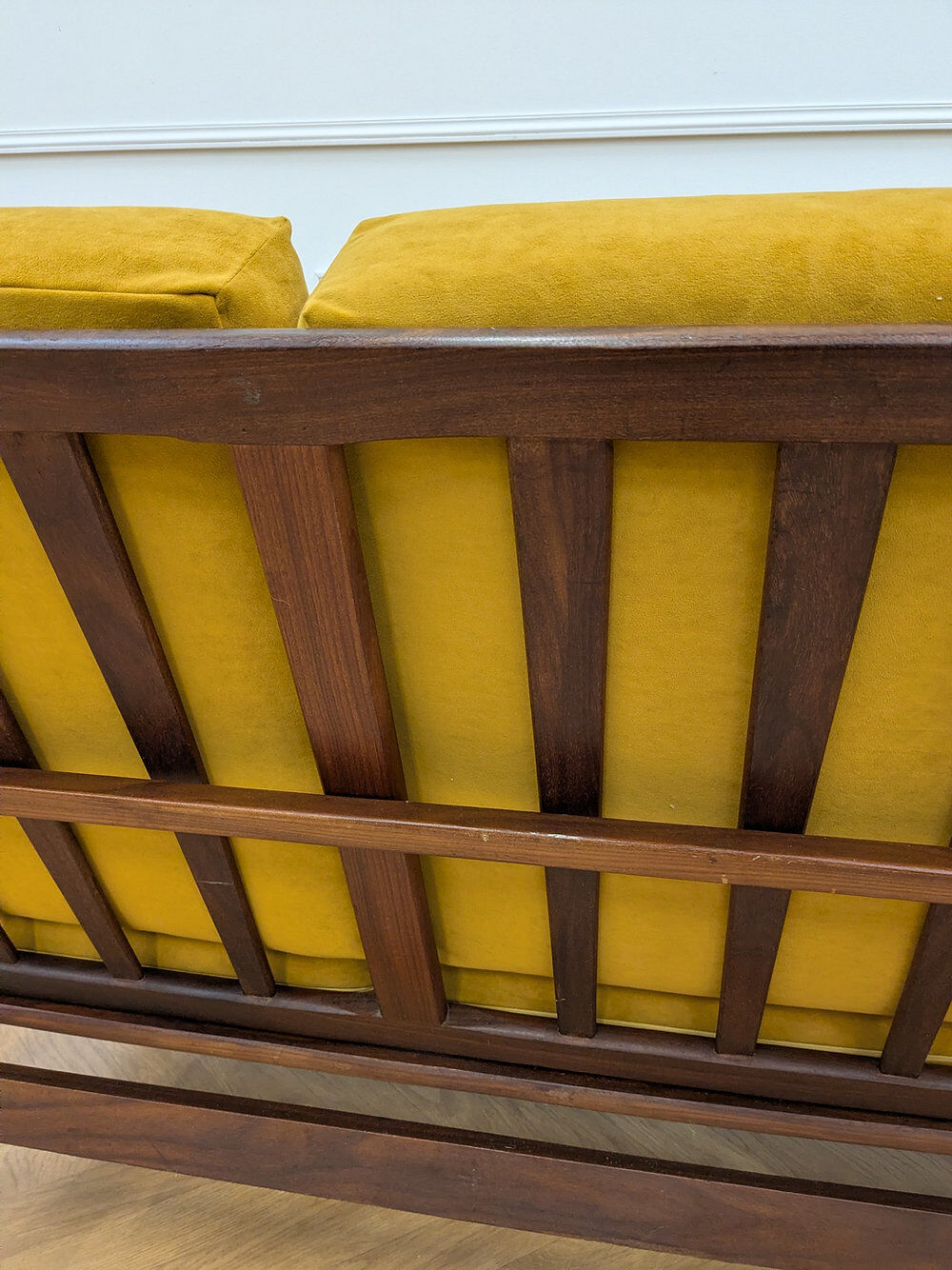 Canapé scandinave retapissé vintage teck