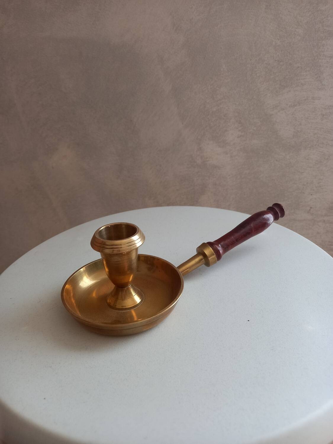 Hand candle holder