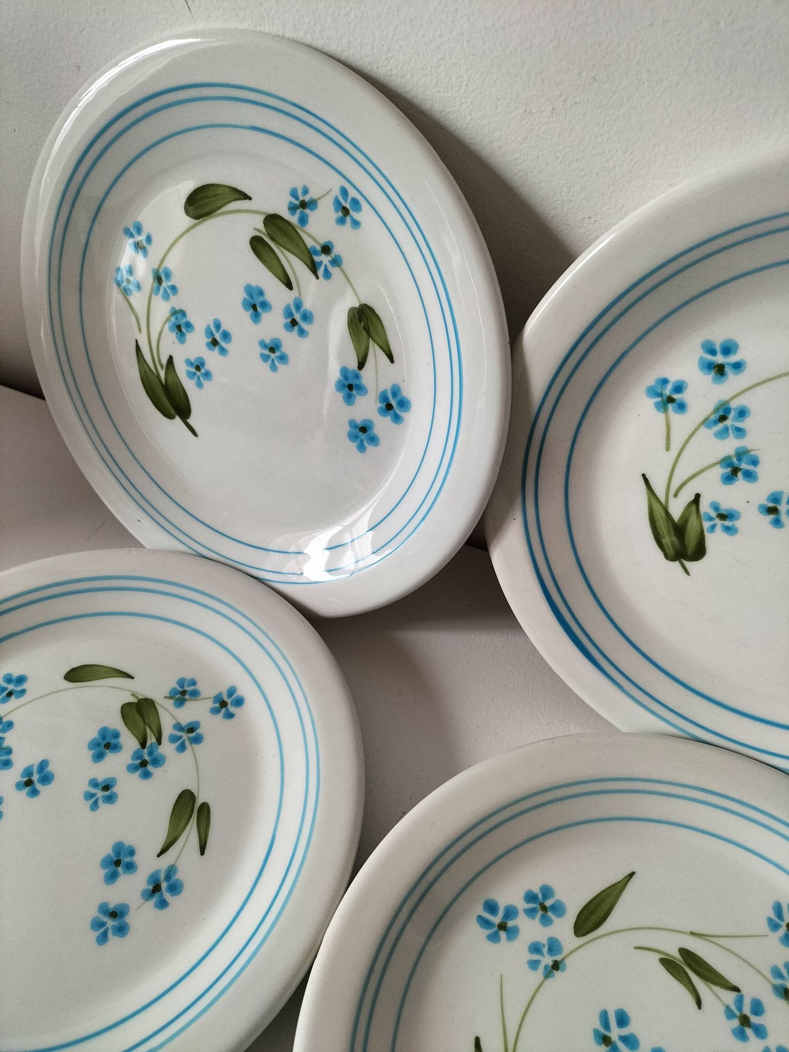 6 vintage Italian Quadrifoglio dessert plates with forget-me-not decoration.