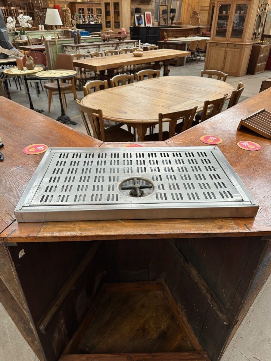 Large corner bar counter from the late 19th century.