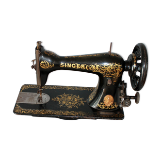 Singer sewing machine early twentieth century