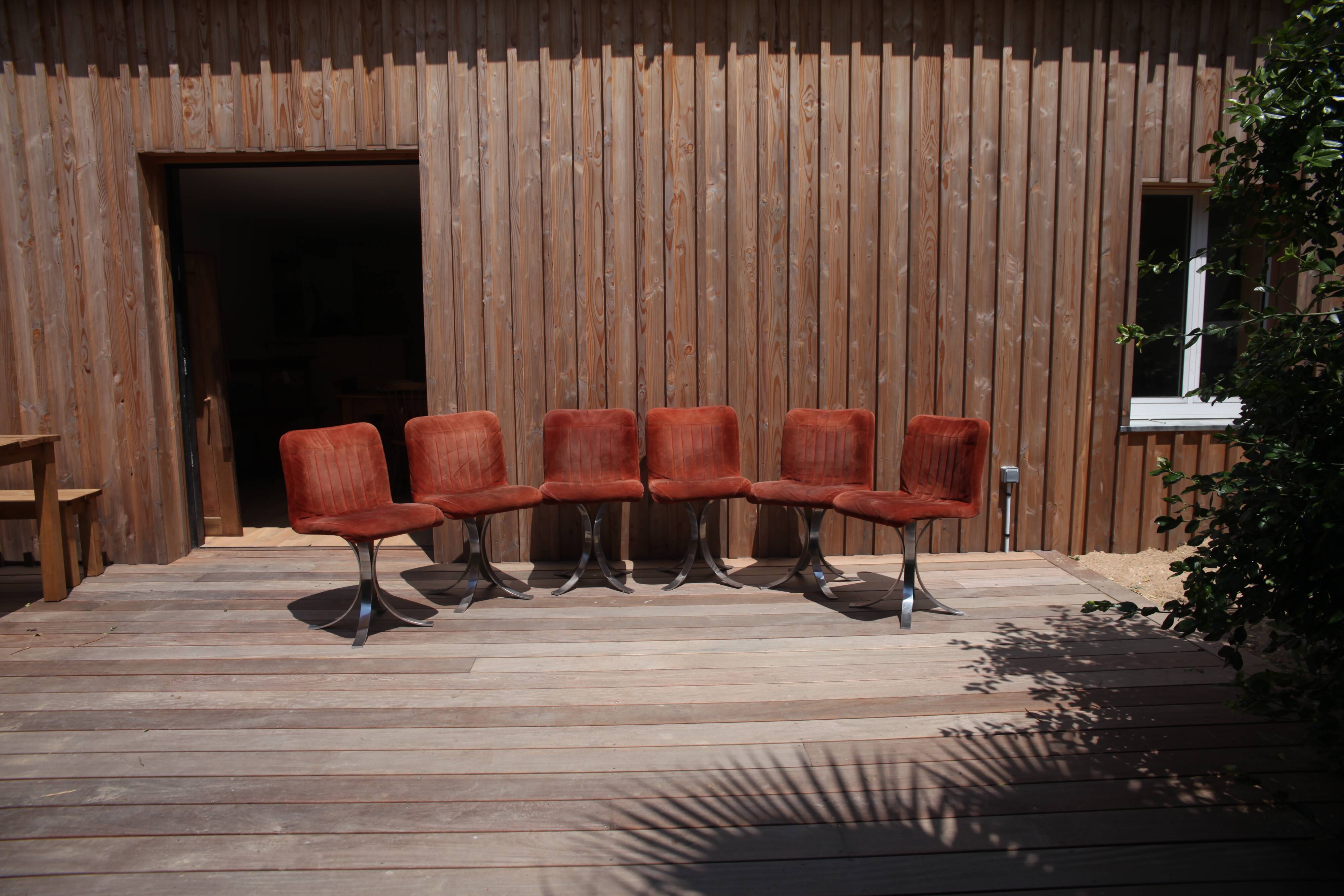 6 cooked chairs and metal base