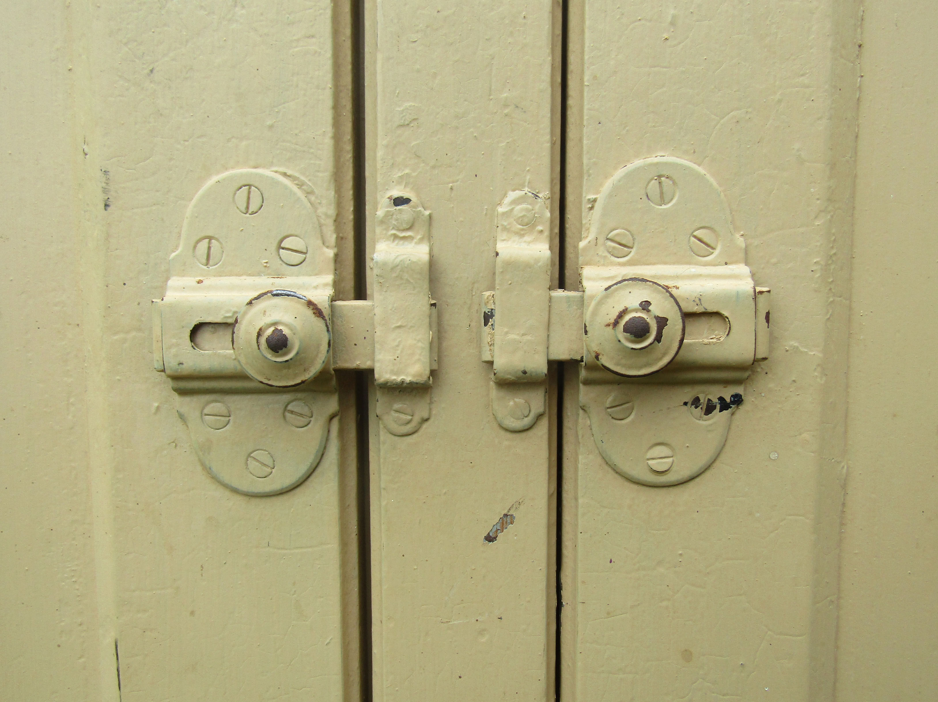 old façade of beige cupboards
