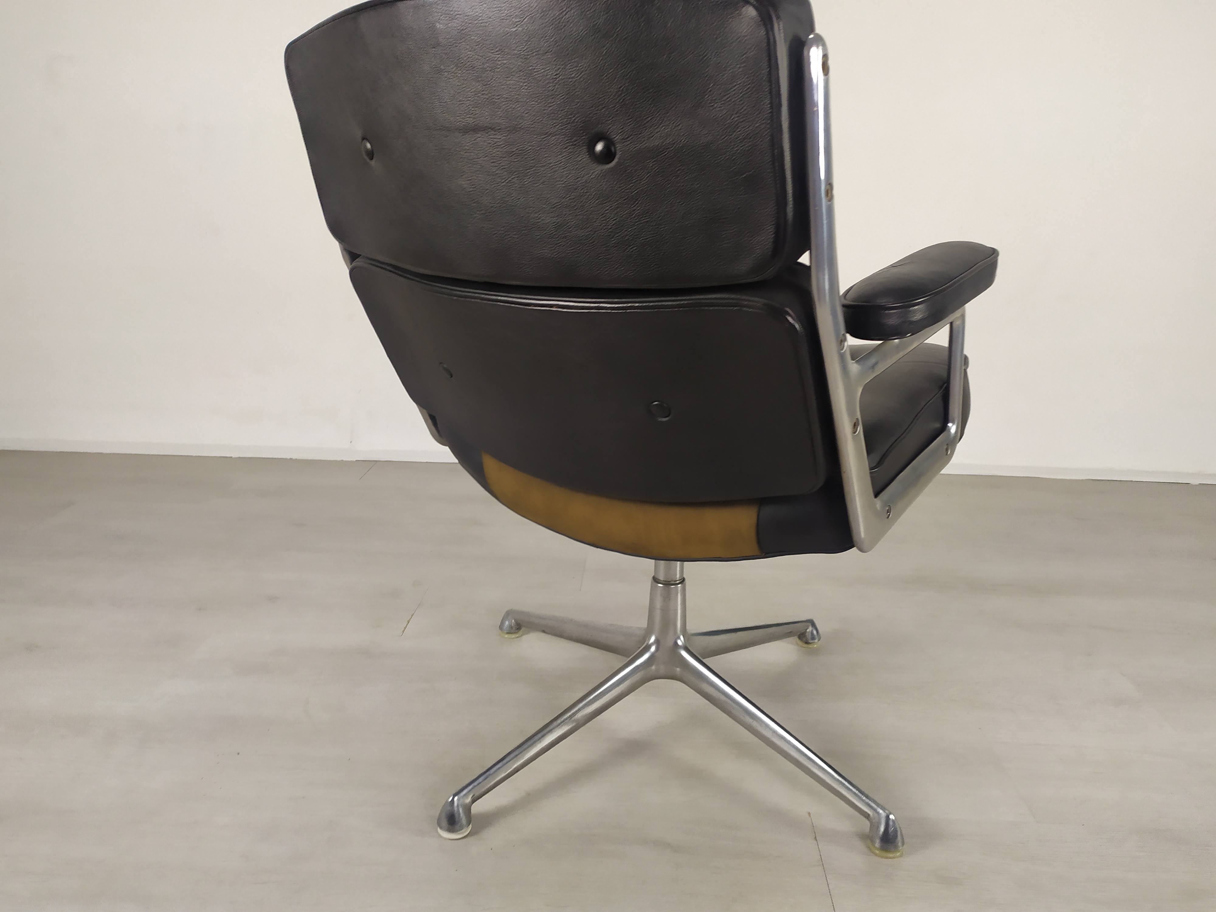 Eames leather lobby chair