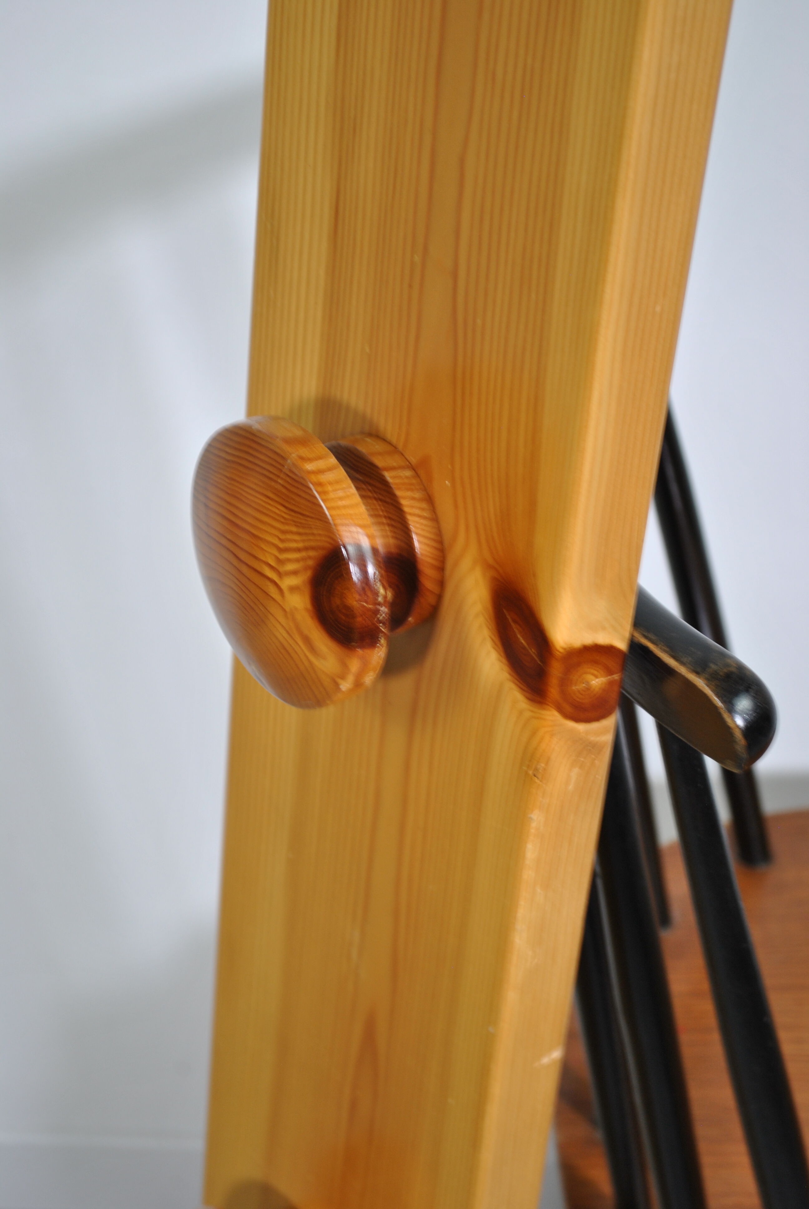 Wall coat rack in pine 1980