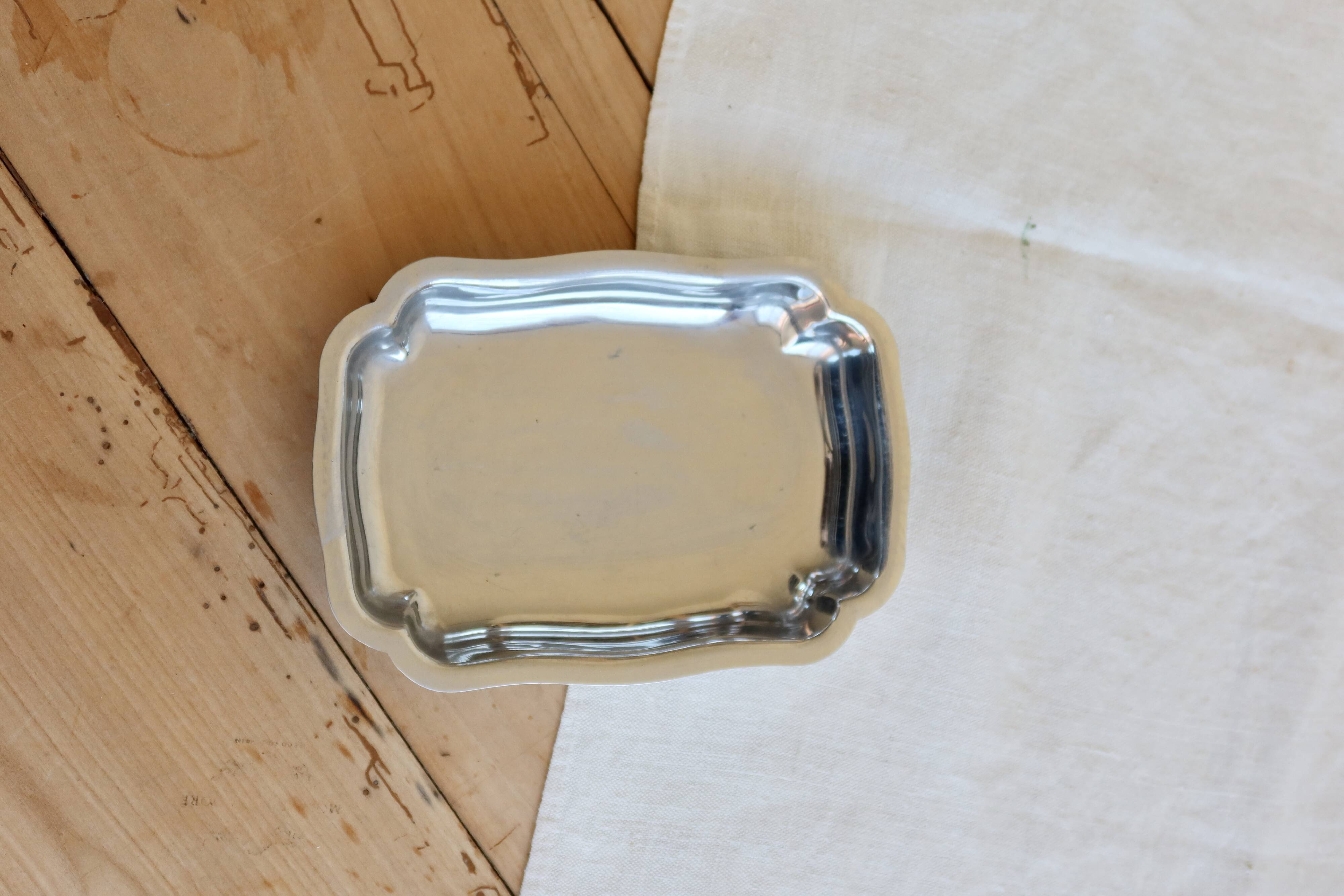 Vintage rectangular butter dish in shiny metal - Scalloped shape
