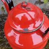 Théière ancienne en tôle émaillée rouge