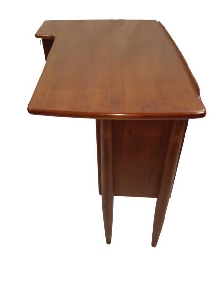 Scandinavian desk design Peter Løvig Nielsen