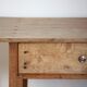 Table en bois avec tiroir