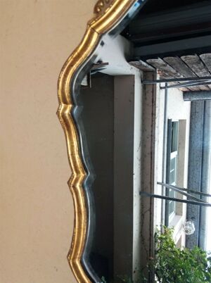 Miroir mural doré à la feuille d'or Deknudt - glace biseautée - style louis XV