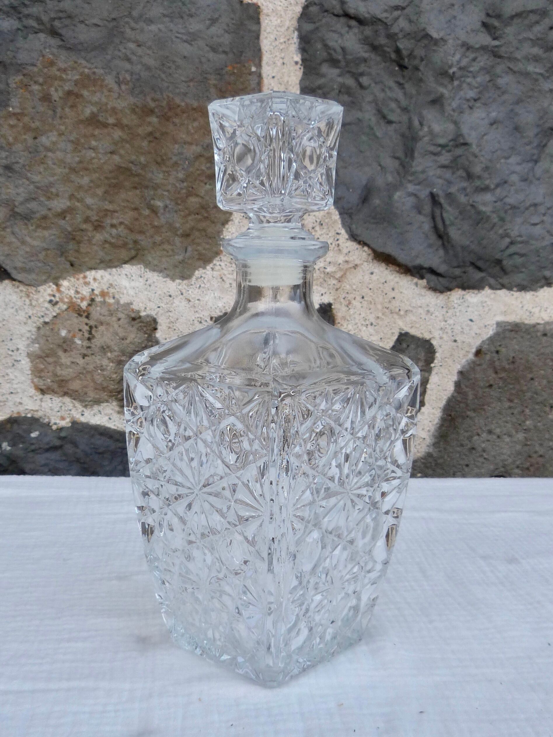 Glass whisky decanter