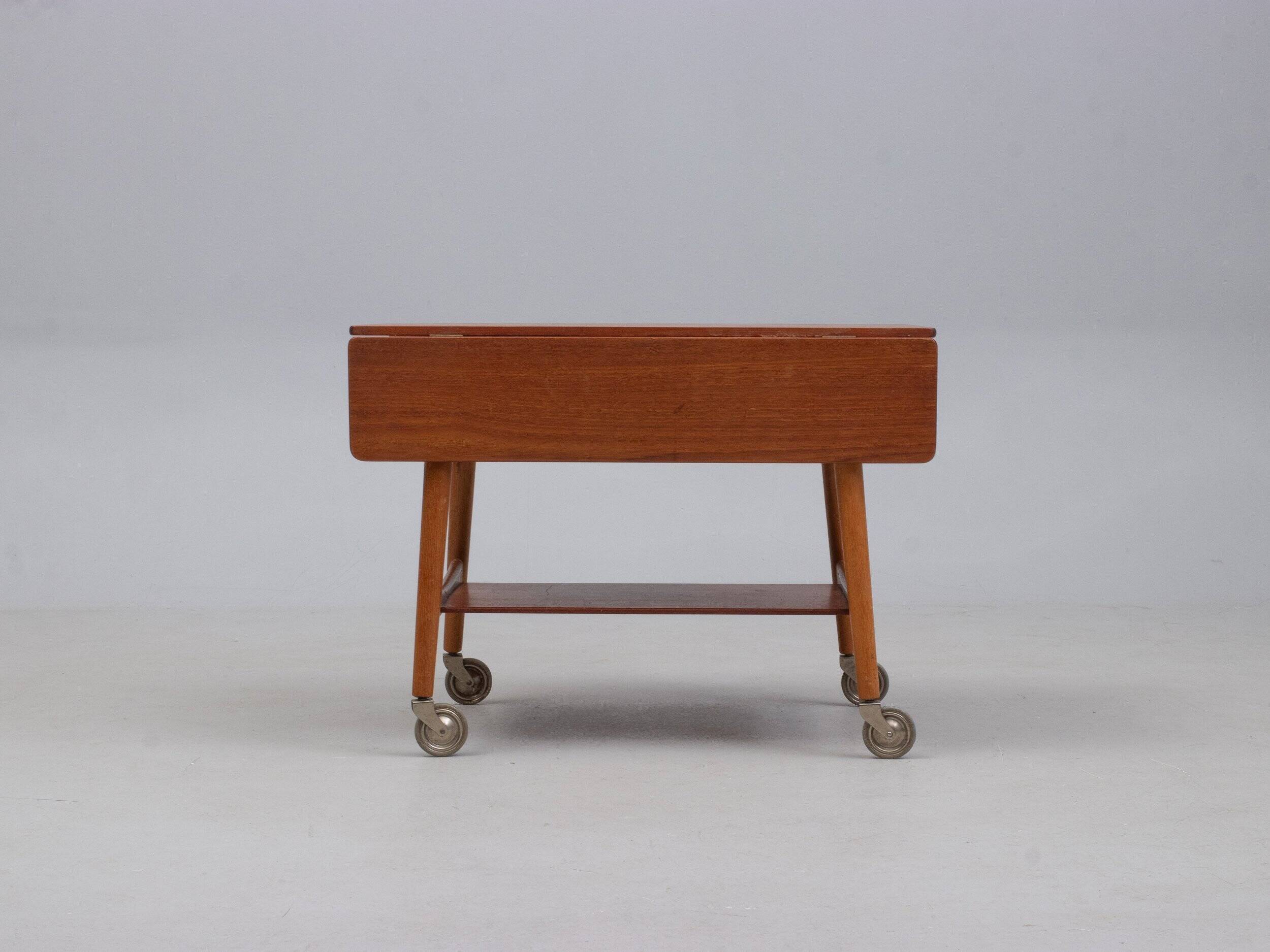 Hans Wegner Side Table / Desk with Wheels for Andreas Tuck – Oak and Teak, 1950s Danish Design