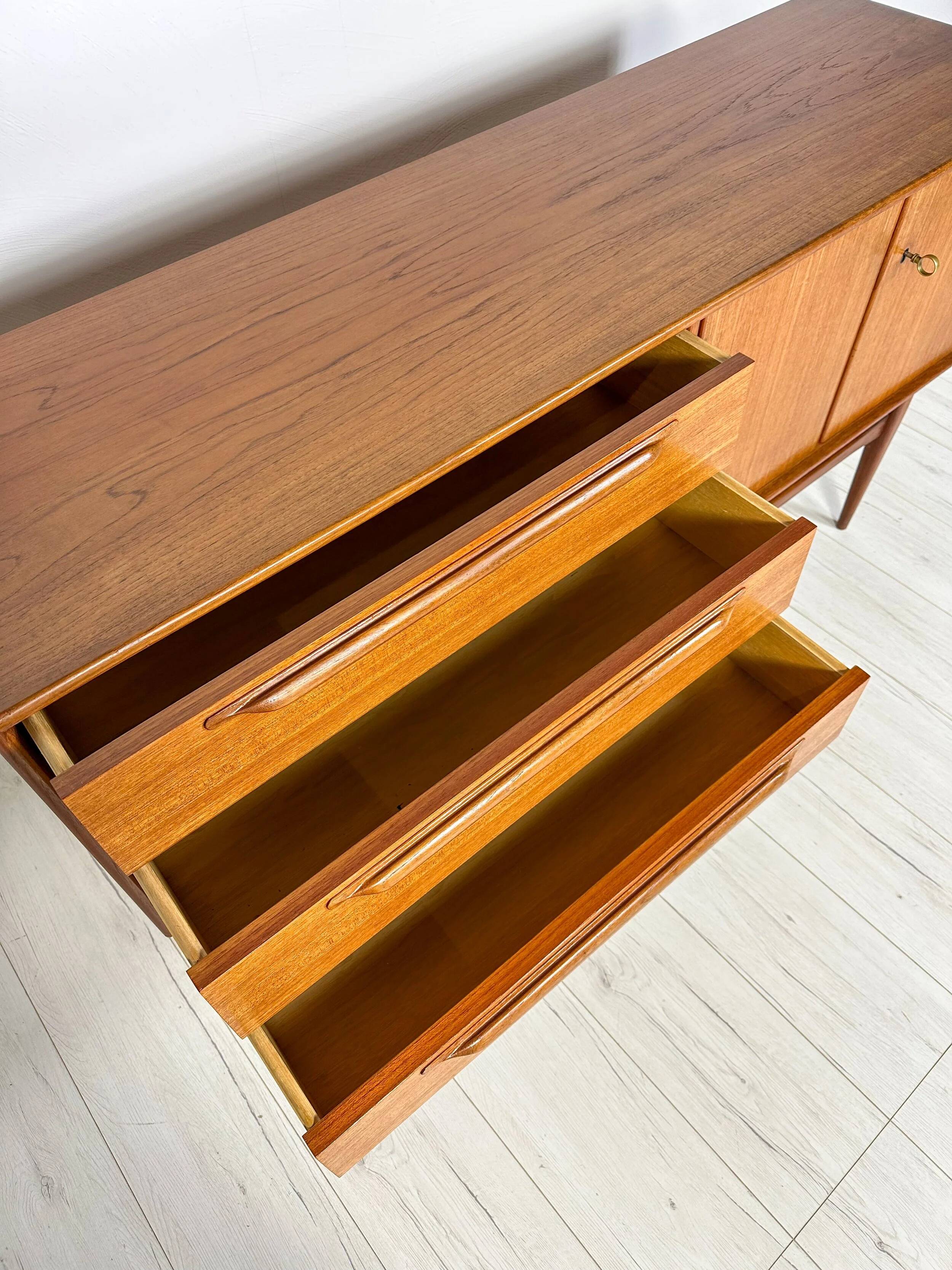 Buffet latéral vintage en teck des années 1960 par Heinrich Riestenpatt pour RT Möbel