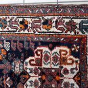 Handmade vintage Persian Shiraz rug 149cm x 208cm, 1940s