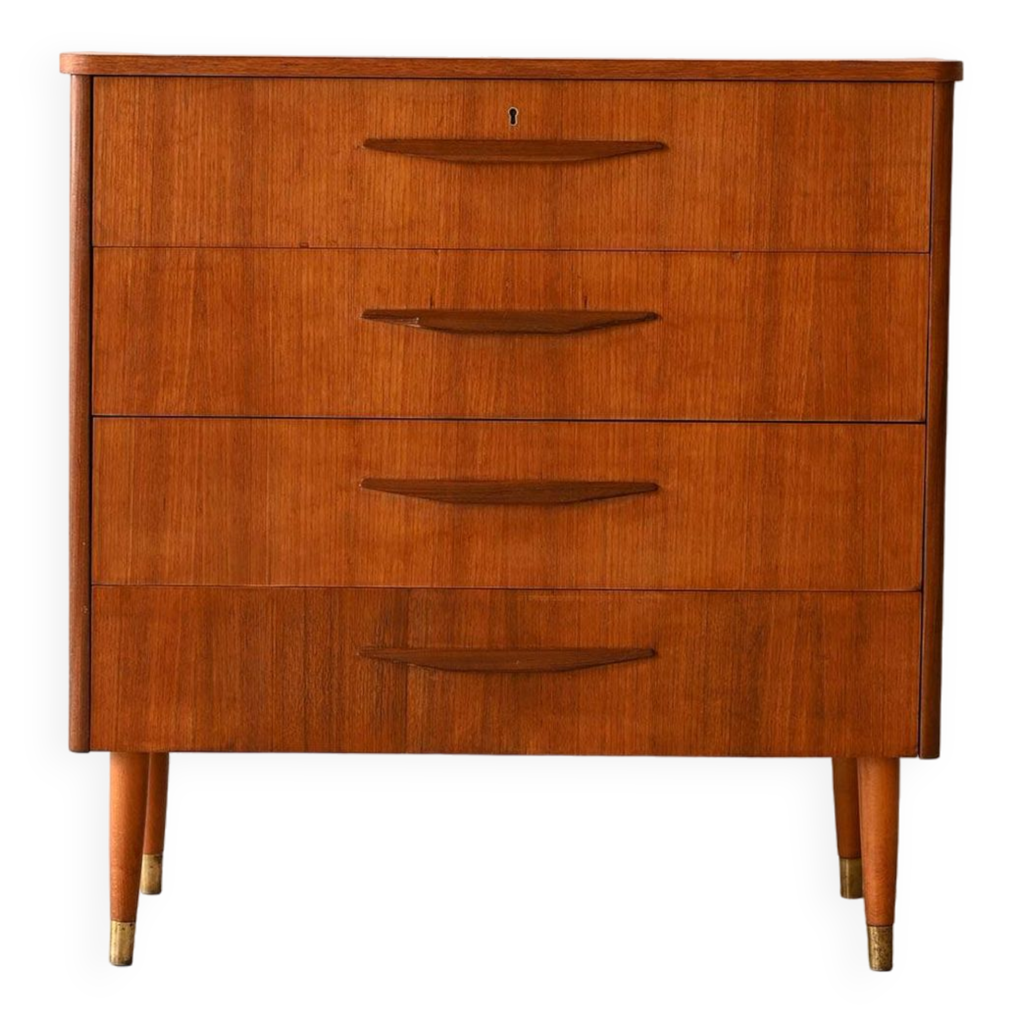 Nordic chest of drawers with wooden handles