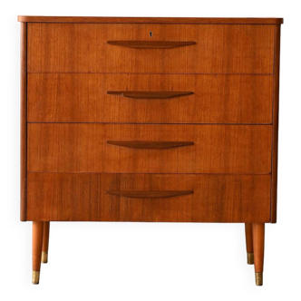 Nordic chest of drawers with wooden handles