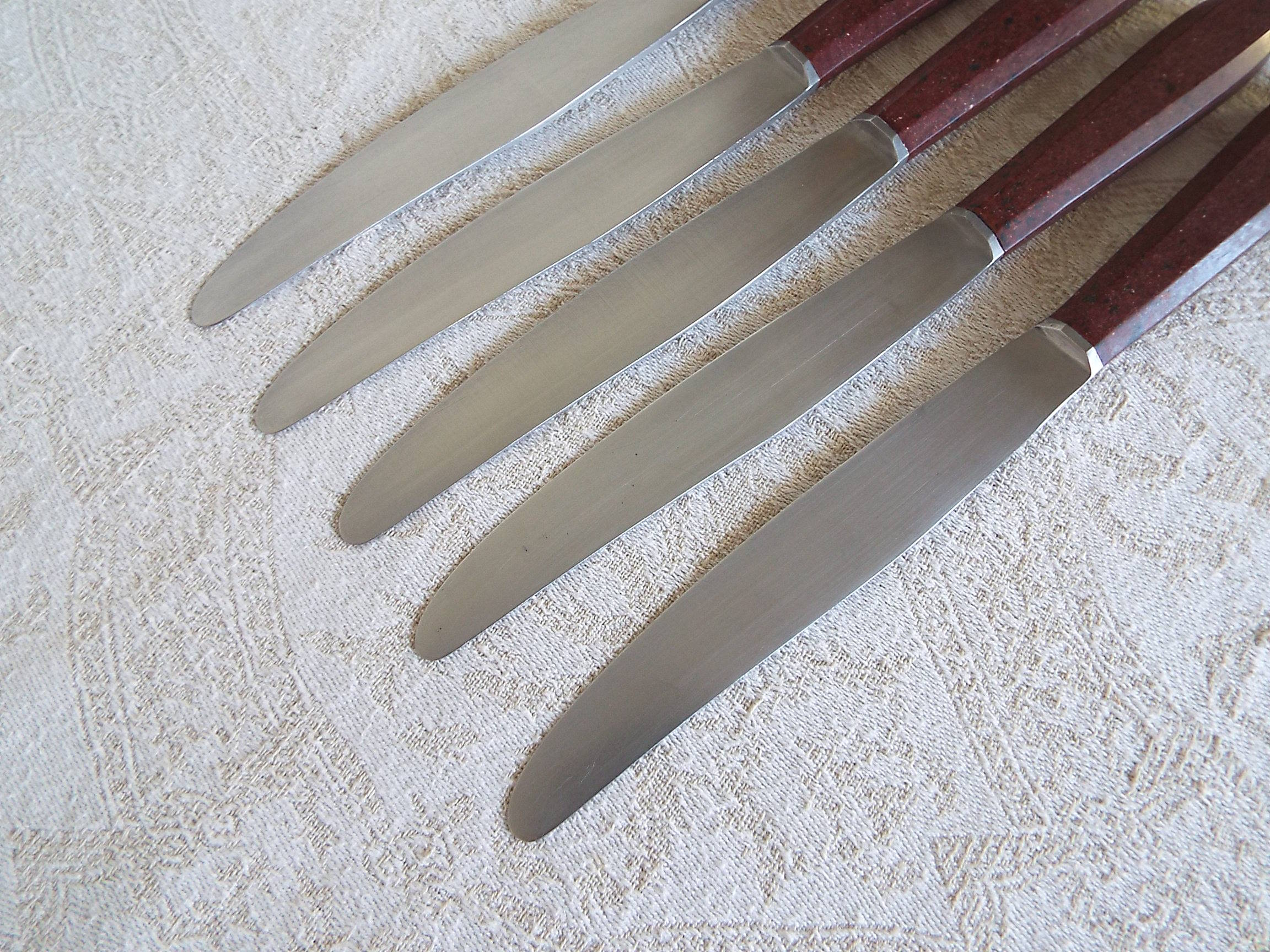 10 1940s bakelite knives