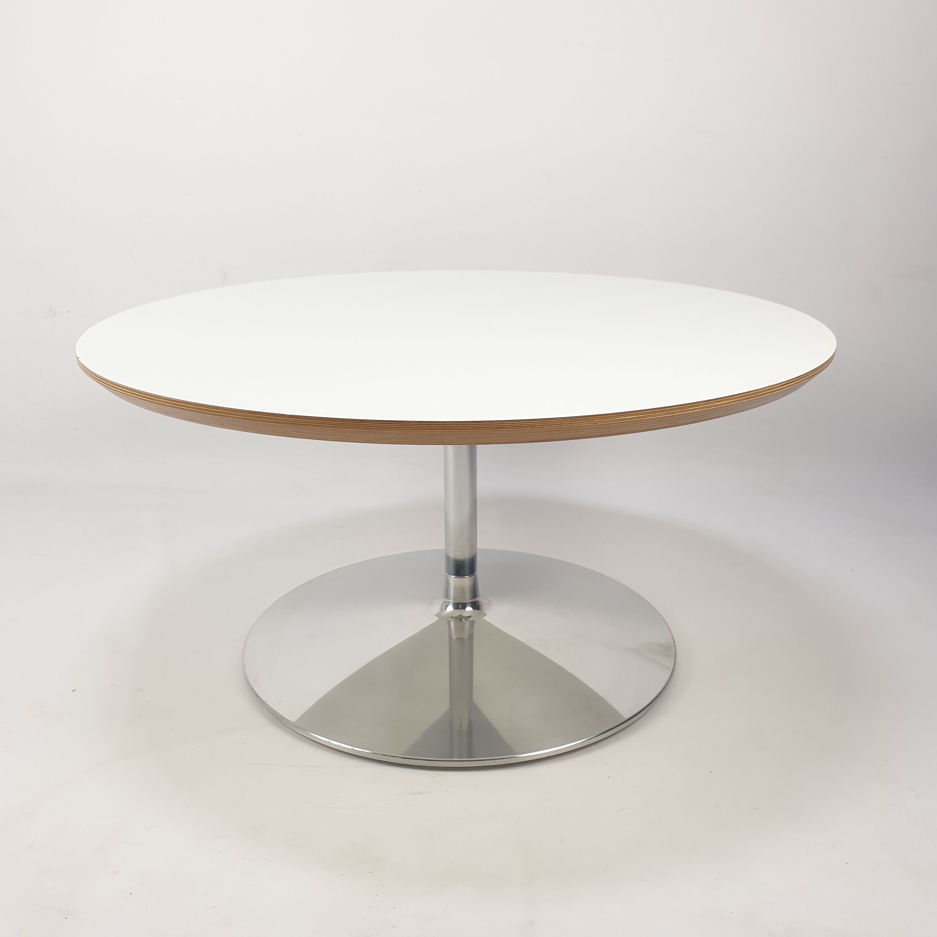 Round coffee table by Pierre Paulin edition Artifort, 1990s