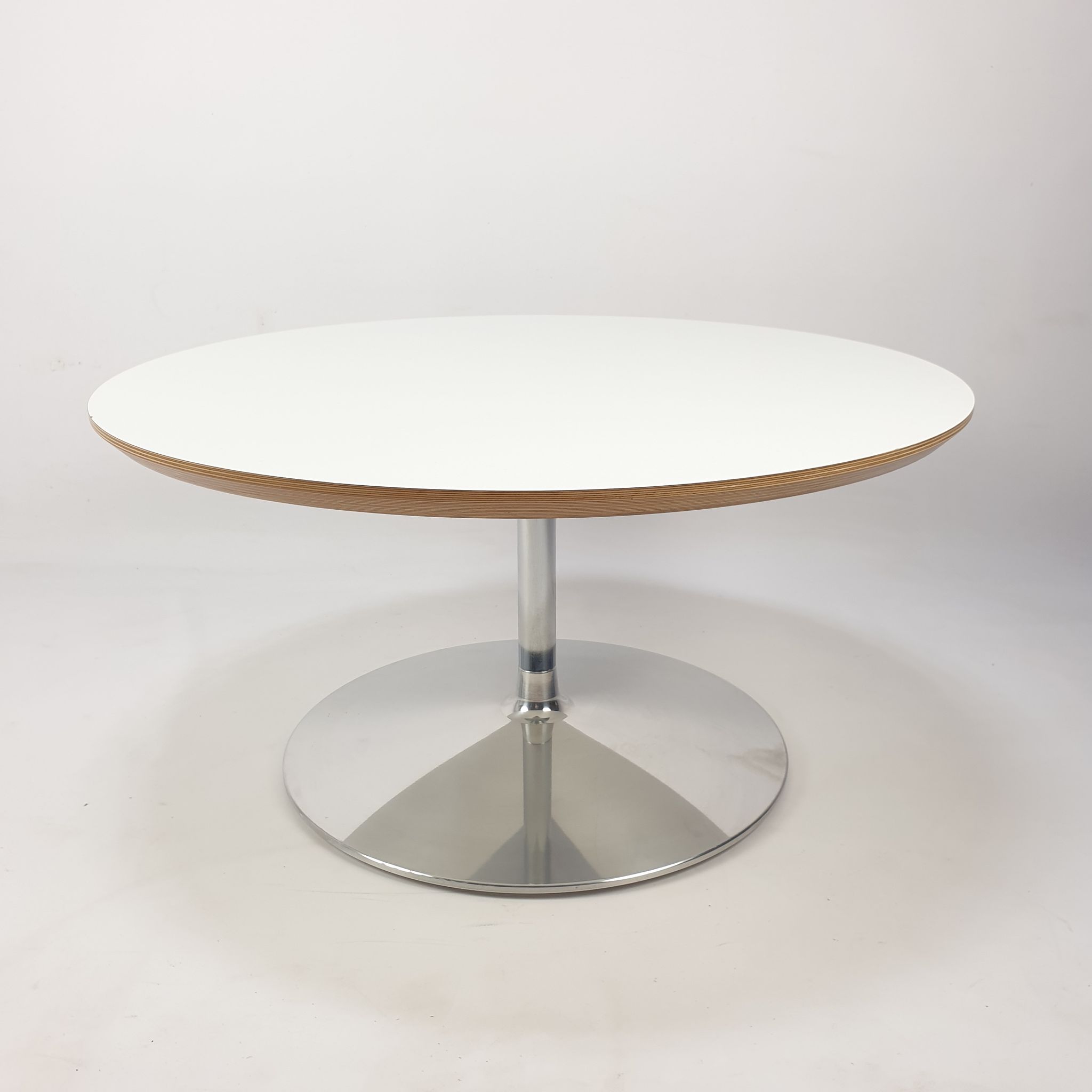 Table basse ronde de Pierre Paulin edition Artifort, années 1990