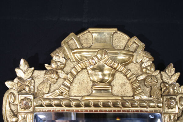 Miroir en bois doré à la feuille