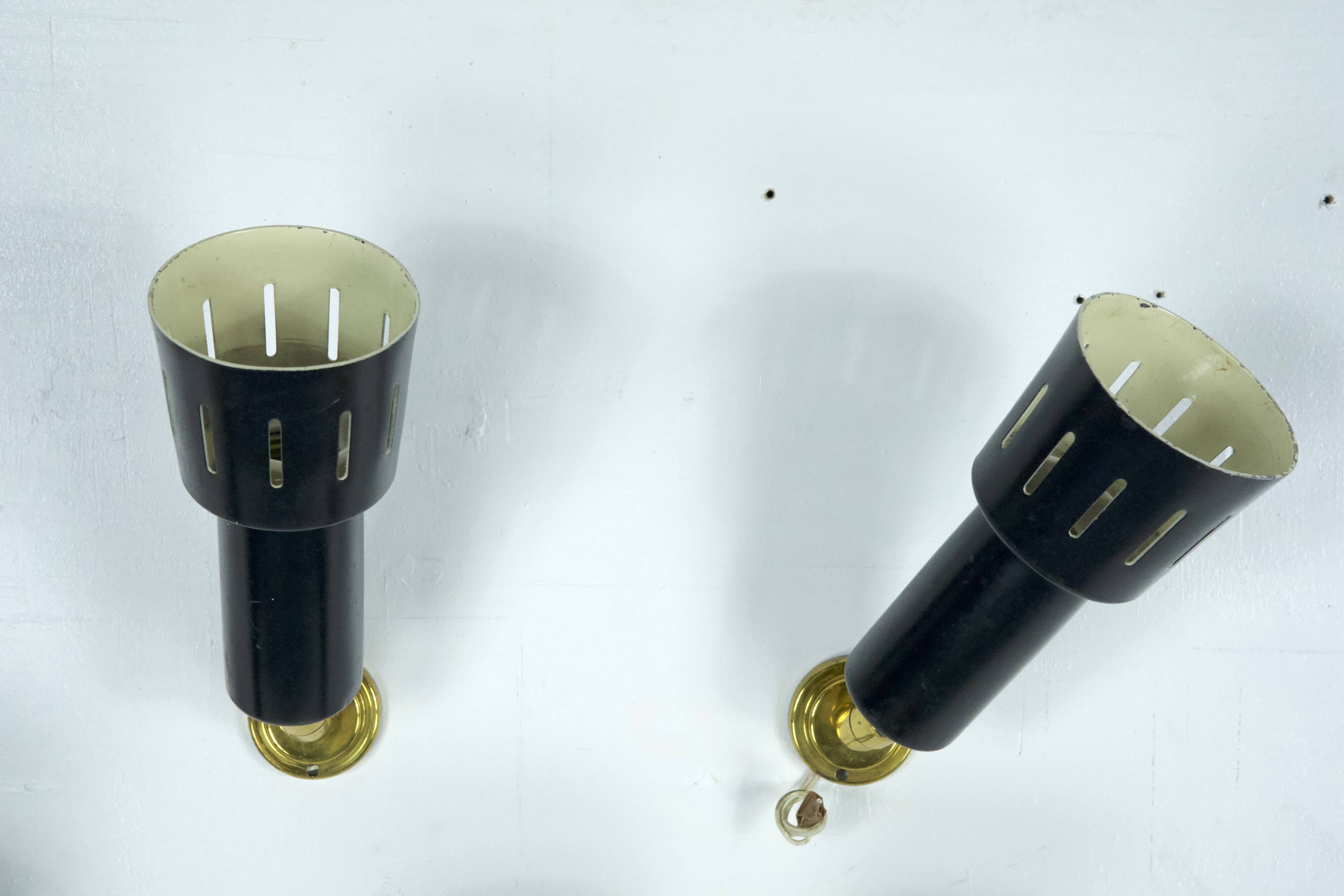 Set of five Stilnovo style spotlights in brass and lacquered metal. Italy