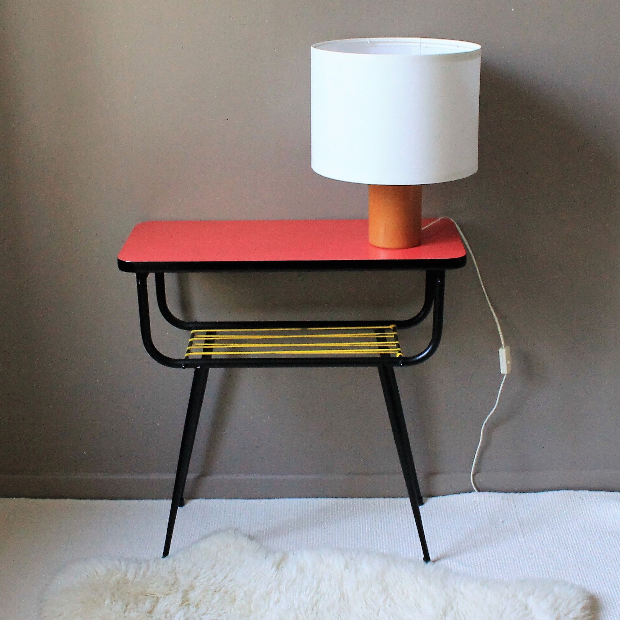 Side table formica & vintage scoubidou