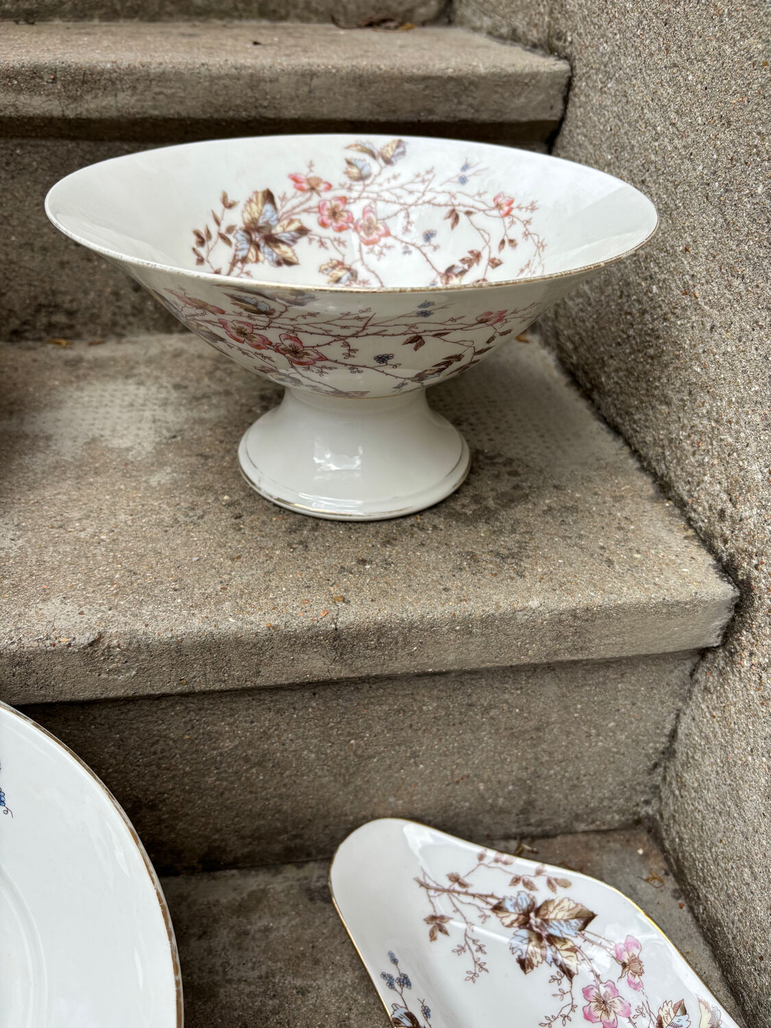 Porcelain Tableware – Late 19th Century – 40 pieces