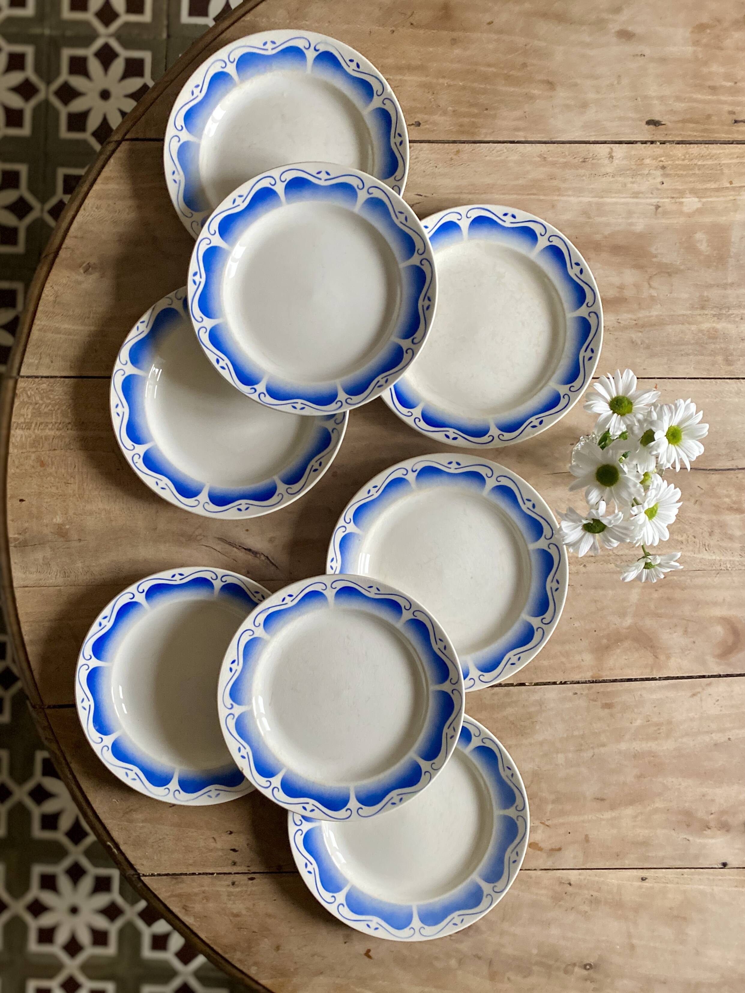 Set of 8 vintage dinner plates